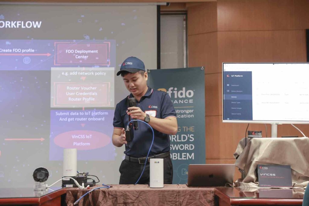 CEO and VinCSS experts are presenting the world's first network deployment solution based on the FDO protocol.
