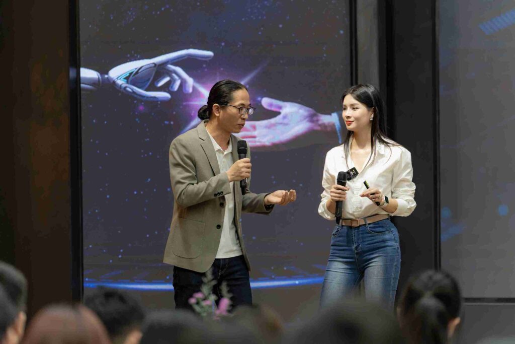 Tech Lady VinCSS and OplaCRM talk in an event on safe and effective AI deployment for businesses